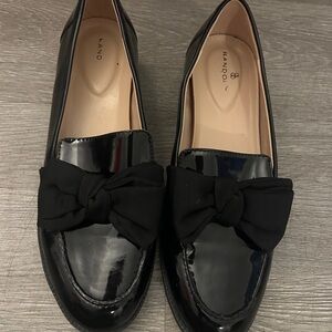 Bandolini Women's Bow Loafers size 6